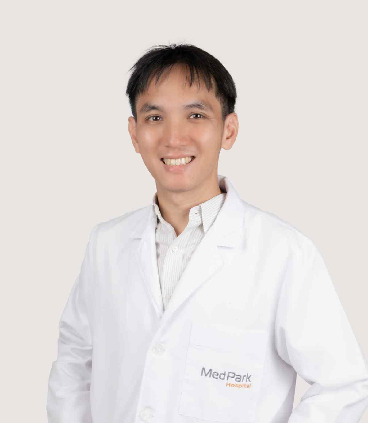 นพ. ทรรศนะ อุทัยธรรมรัตน์
