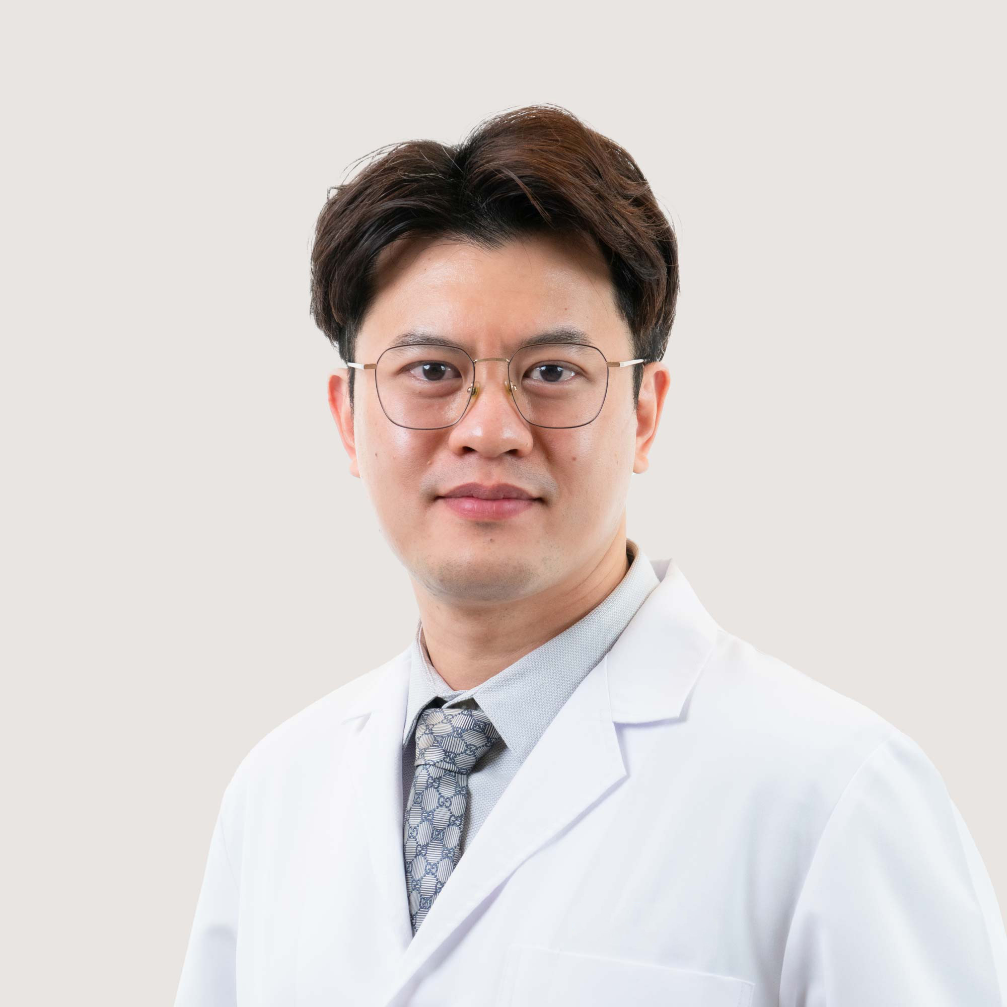Dr Ekkaphol Larpumnuayphol