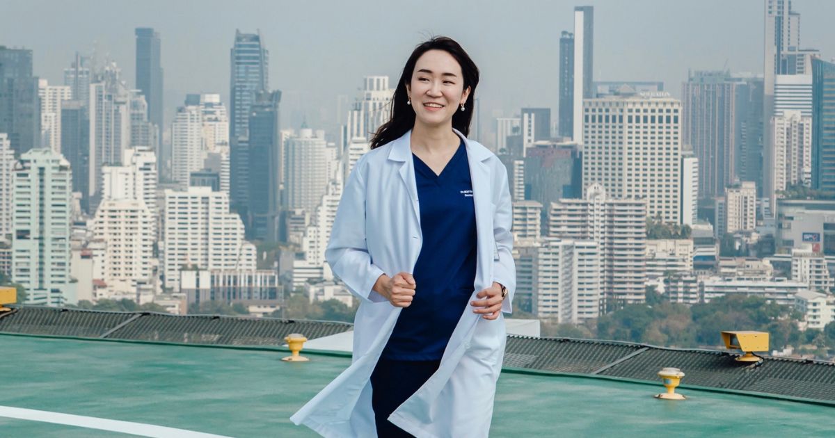 พญ.นัทธมน บวรสถิตชัย แพทย์ผู้ชำนาญการด้านตจวิทยา (ผิวหนัง) - Dr Nutthamon Bowornsathitchai, A Dermatologist.
