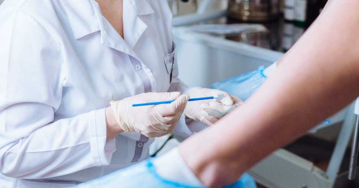 ตรวจมะเร็งปากมดลูก Pap Smear ขั้นตอน อายุเท่าไหร่ควรตรวจ - Pap Smear (Cervical Cancer Screening): Procedure and Recommended Age