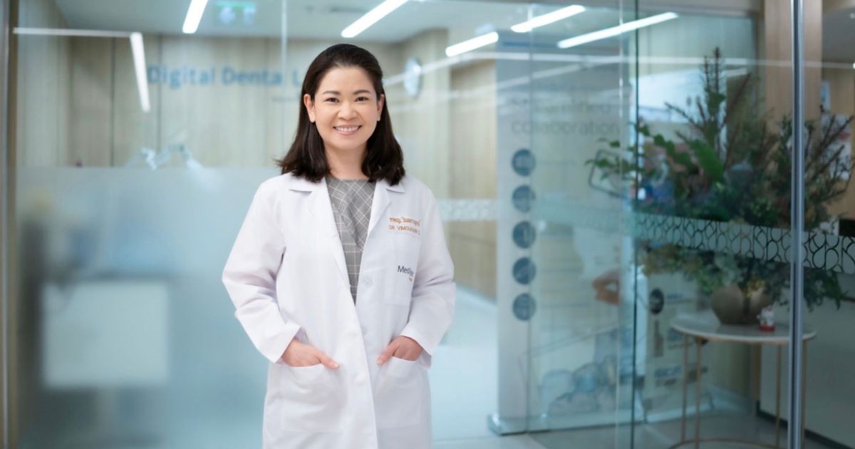 ทพญ.วิมลกาญจน์ ดำรงรัตน์นุวงศ์ ทันตแพทย์เฉพาะทางด้านทันตกรรมโรคเหงือก - Dr Vimonkan Damrongratnuwong, A dentist specializing in periodontics