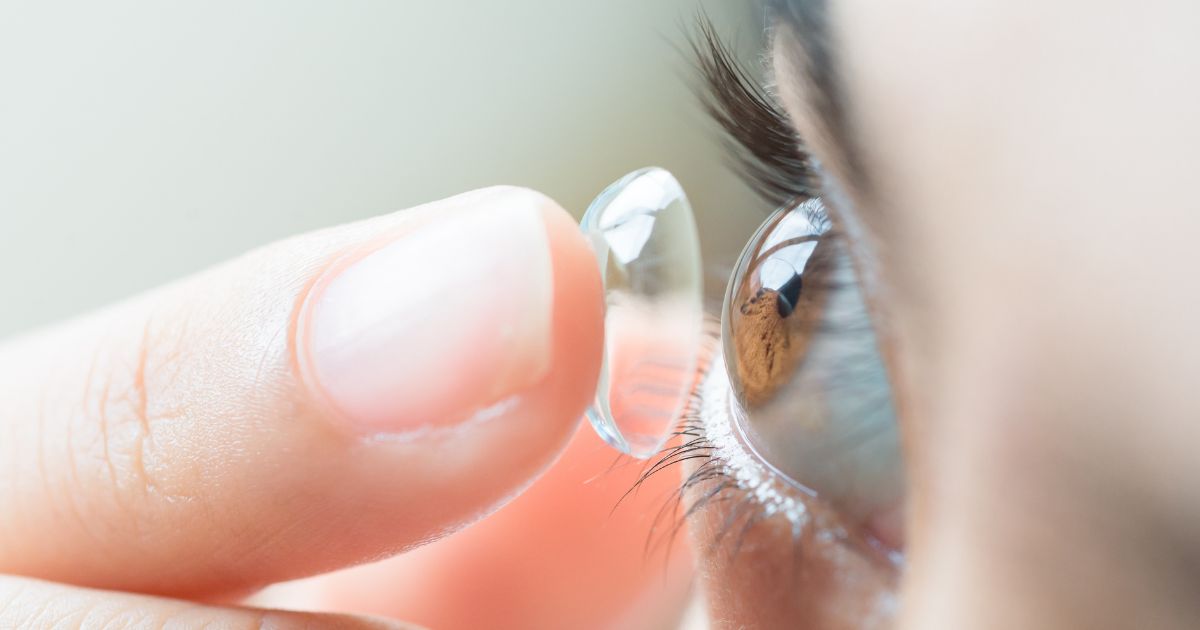 ดูแลคอนแทคเลนส์เพื่อสุขภาพดวงตาที่ดี (Contact Lens Care for Healthy Eyes)