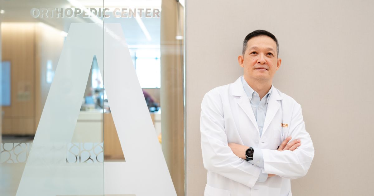 นายแพทย์สรวุฒิ เหล่ารัตนวรพงษ์ ศัลยแพทย์กระดูกและข้อ - Dr. Sorawut Laoratanavoraphong, an orthopedic surgeon