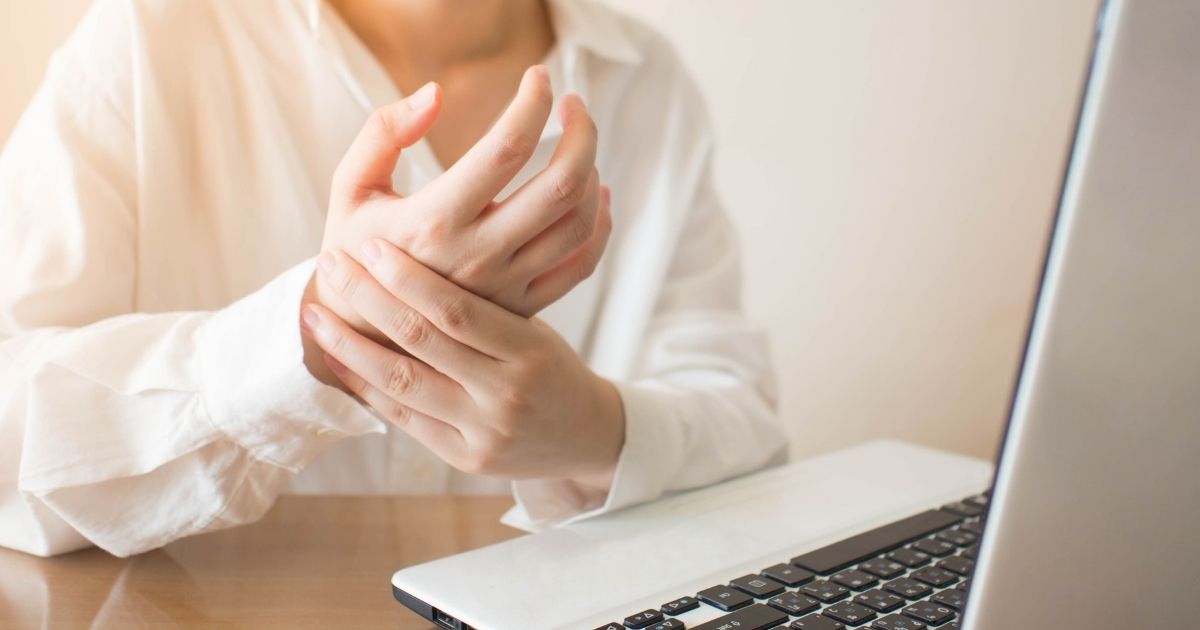 ชามือ ชาเท้า จุดเริ่มต้นของโรคเส้นประสาทส่วนปลายอักเสบ - Numbness of hands and feet, an early sign of peripheral neuropathy