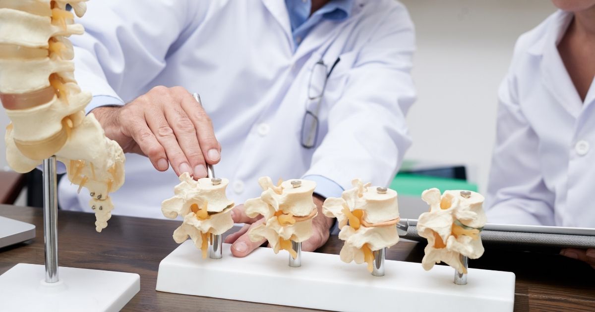โรคโพรงกระดูกสันหลังตีบแคบ - Spinal stenosis