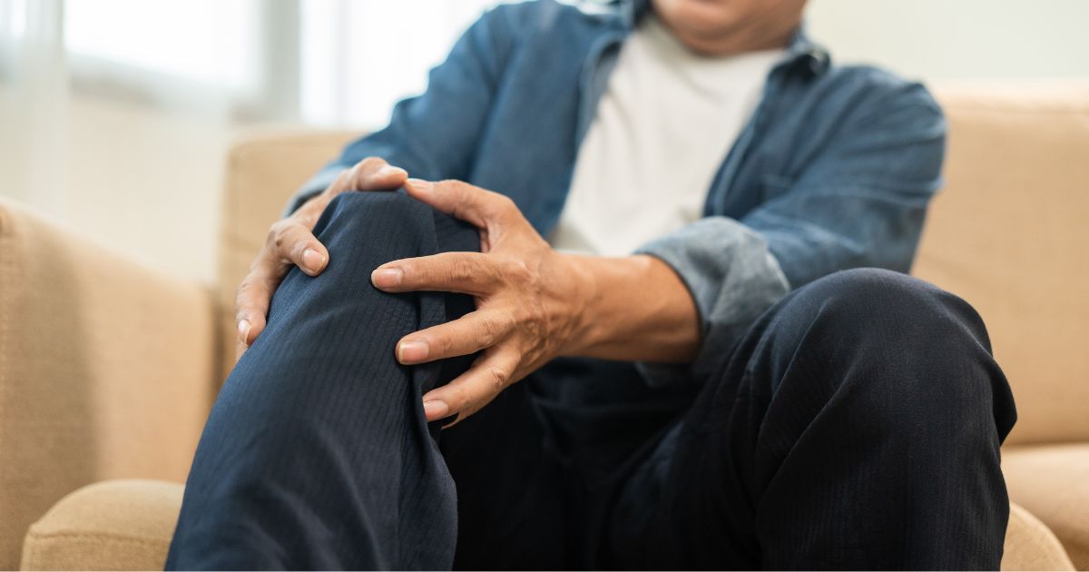 อาการ สาเหตุ  การรักษาอาการปวดเข่า - Knee pain: Symptoms, Causes, Treatment