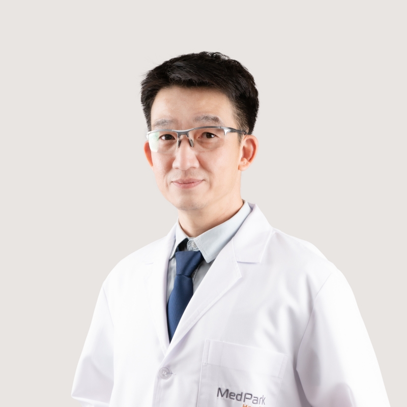 นพ. พีระวงษ์ วีรารักษ์